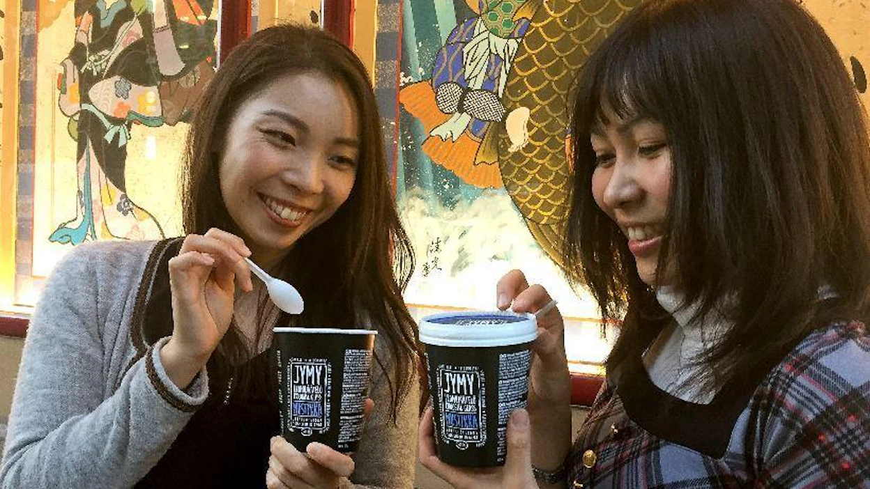 Viime vuoden marraskuussa Jymy-mustikkajäätelöä maisteltiin Tokion kaduilla Japanissa.
