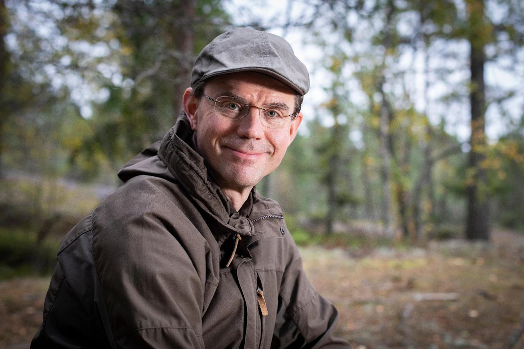 Jyrki Katainen elää ensimmäistä kertaa aikuisiällä normaalia poliitikkovapaata elämää. Hän kertoo, että suojaus on alkanut laskea.