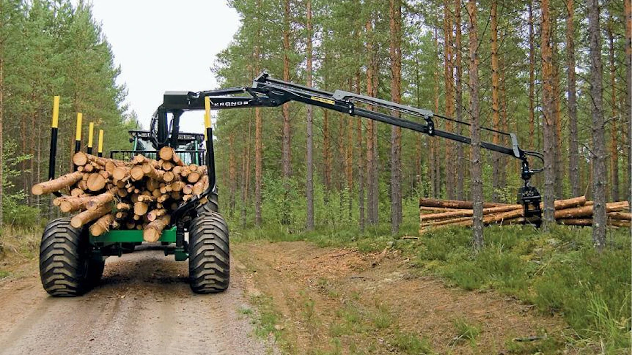 6020-kuormaimen puomin ulottuvuus kahdella jatkeella on 10,6 m.
