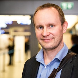 Torstaina Helsinki-Vantaan lentokentällä ukrainalaisia vastaanottamassa käynyt Marko Mäki-Hakola vaatii nyt pikaisia toimia hallitukselta.