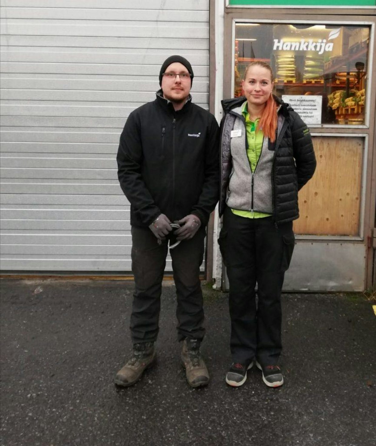 Kengittäjä Simo Ikonen tulee Hannun kanssa seuraavaa starttia katsomaan. Meitä aina iloisesti palveleva Henna Paattimäki tullee Ranskaan myöhemmin.
