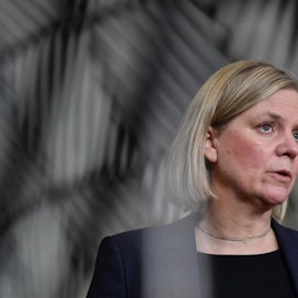 Pääministeri Andersson kertoi asevelvollisuuden laajentamisesta Ruotsissa torstaina. LEHTIKUVA / AFP