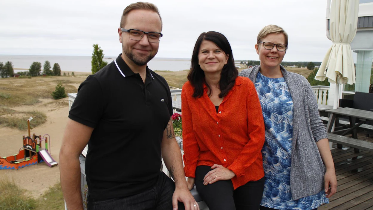 Maataloustukilinjauksiin on vihreissä erilaisia näkökulmia, toteaa ohjelmatyötä vetänyt kansanedustaja Olli-Poika Parviainen. Kuvassa myös vihreiden kansanedustajat Outi Alanko-Kahiluoto ja Krista Mikkonen.