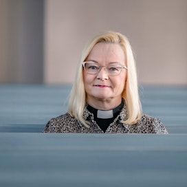 Liisa Loiri on iloinnut työstään Ylistaron kappeliseurakunnassa ja työkavereistaan. Kolmen viikon kuluttua edessä on muutto lapsuuden kotiseudulle Varkauteen, mistä hän on innoissaan.