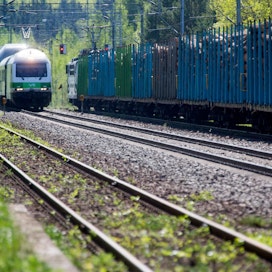 Viestilehdissä kotimaan matkustus on pääosin junamatkustamista.