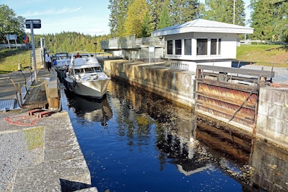 Muroleen, vuosina 1850–1854 valmistunut kanavan on yksi kauneimmista ja vilkkaimmin liikennöidyistä kanavista. Kanavan kautta liikennöi Tampereelta Ruoveden kautta Virroille kulkeva höyrylaiva Tarjanne.