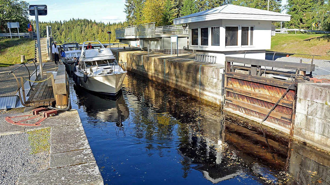 Muroleen, vuosina 1850–1854 valmistunut kanavan on yksi kauneimmista ja vilkkaimmin liikennöidyistä kanavista. Kanavan kautta liikennöi Tampereelta Ruoveden kautta Virroille kulkeva höyrylaiva Tarjanne.