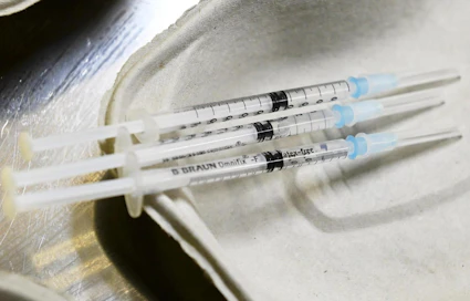 Rokotussuojaa saatetaan joutua ylläpitämään vuosittaisilla rokotuksilla kausi-influenssan tapaan. Lehtikuva / Vesa Moilanen