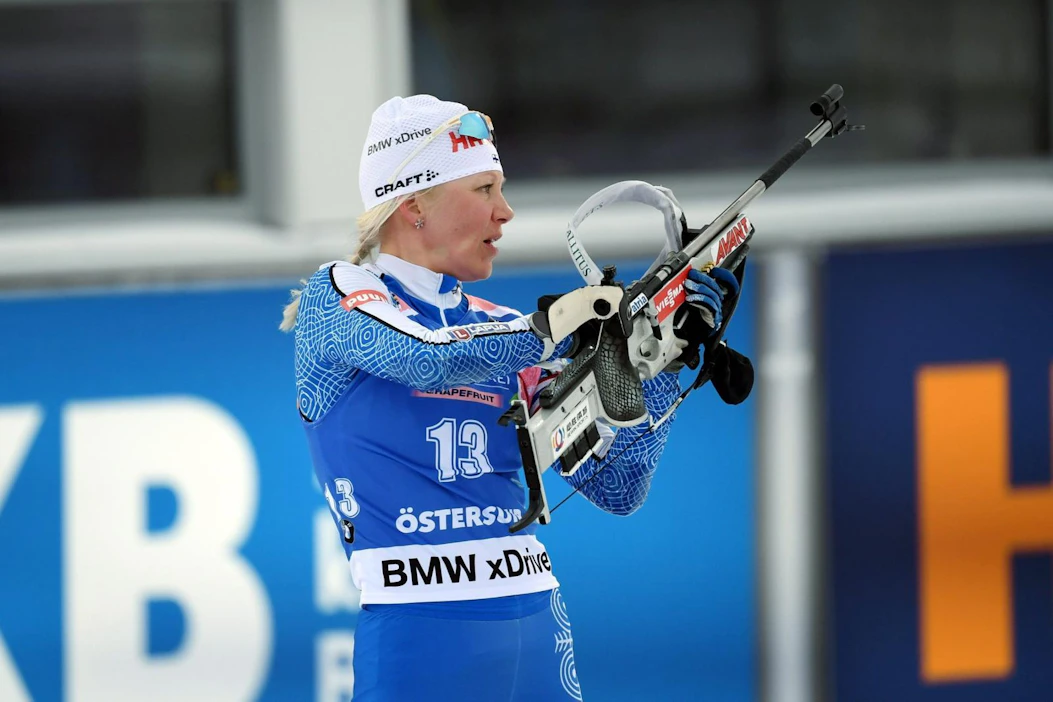 Kaisa Mäkäräinen voitti kauden 2017–18 päätteeksi maailmancupin kokonaiskilpailun.