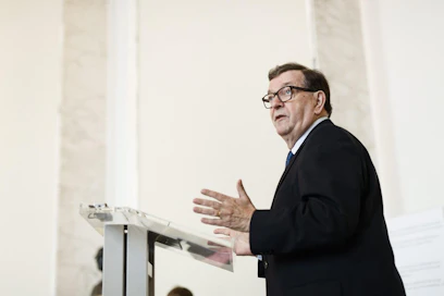 Paavo Väyrynen kertoi vaalisuunnitelmistaan eduskunnassa.