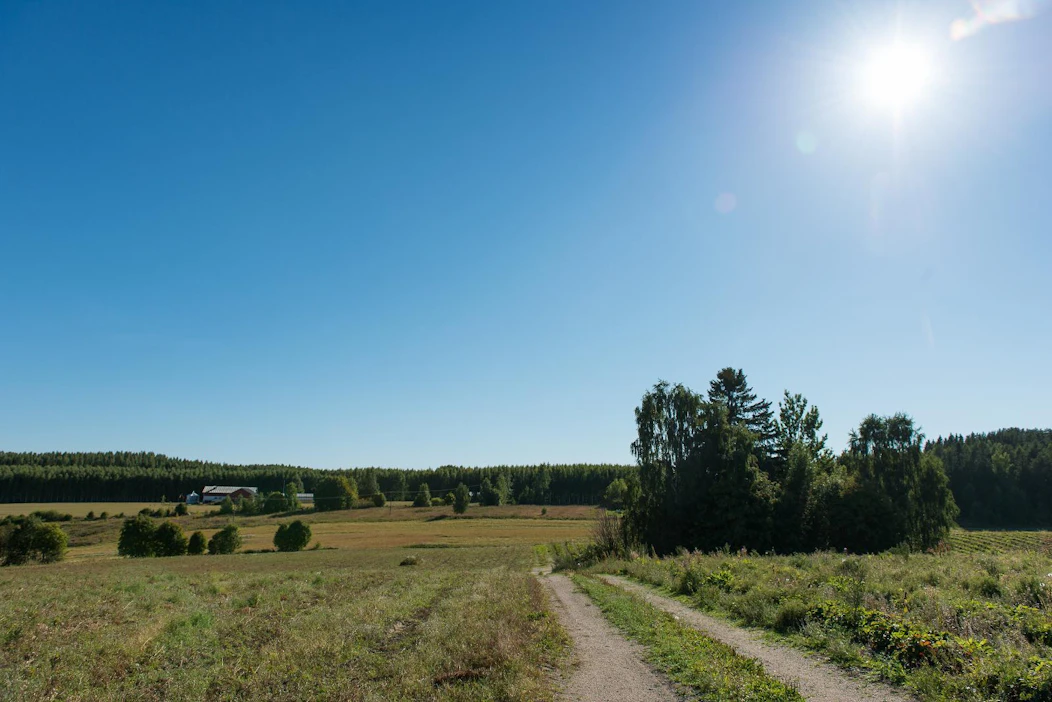 Ympäristökohteita ovat
muun muassa pelloilla olevat metsäsaarekkeet sekä peltojen ja
vesistöjen väliset alueet.