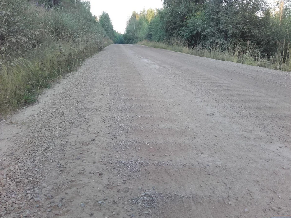 Kyläaktiivi muistuttaa, että tien läheisyydessä on useita satoja mökkejä sekä myös yritystoimintaa, kuten suuri maitotila ja kyläkauppa.