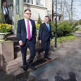 Pääministeri Juha Sipilä (kesk.), valtiovarainministeri Petteri Orpo (kok.) sekä ulkoministeri TImo Soini (ps.) ovat istuneet tänään ja eilen hallituksen puoliväliriihessä.