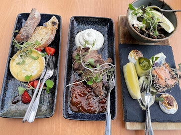 Salolaisten tapasten eli ripasten raaka-aineet vaihtelevat asianmukaisesti sesongeittain.