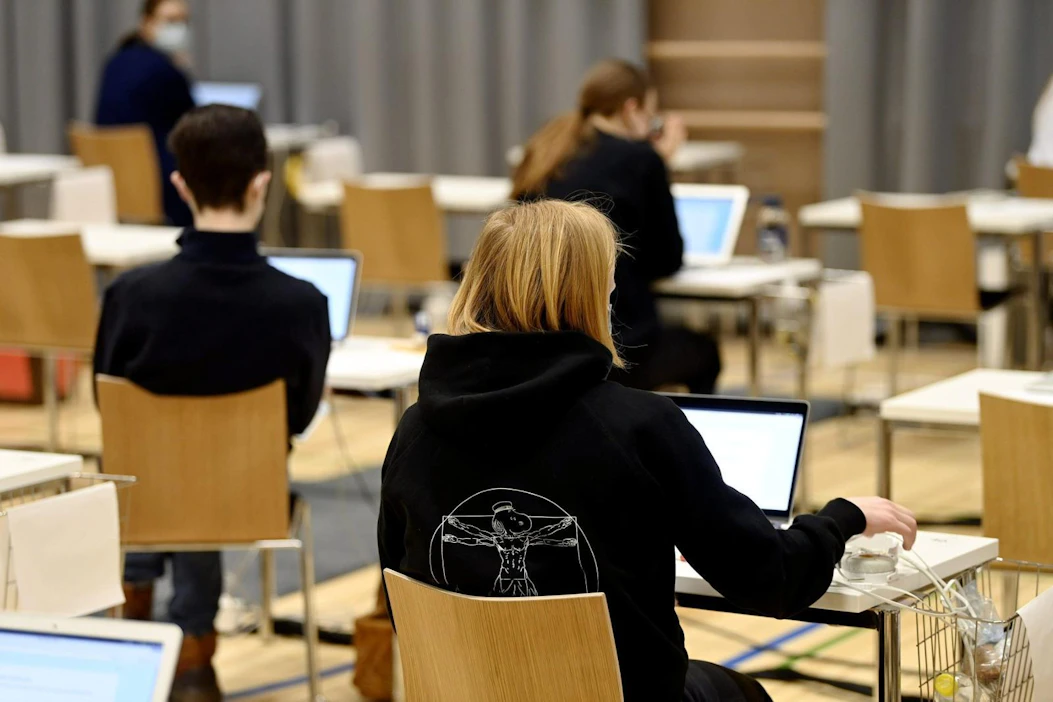 Keskiviikkona kirjoitetaan osa reaaliaineista ja perjantaina vieraan kielen pitkä oppimäärä.