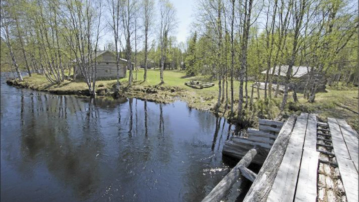 Kari Lindholm Pyhäjoen Alatammi Savukoskella on Museoviraston suojelema käyntikohde ja samalla kulttuuriperintökohde parhaasta päästä. Metsätöissä huomioitavia ehjinä säilyneitä kulttuuriperintökohteita on inventoitu valtion mailla tuhansittain.