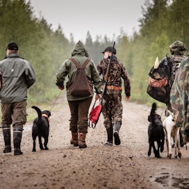 Metsästystä voi harrastaa koko perhe yhdessä.