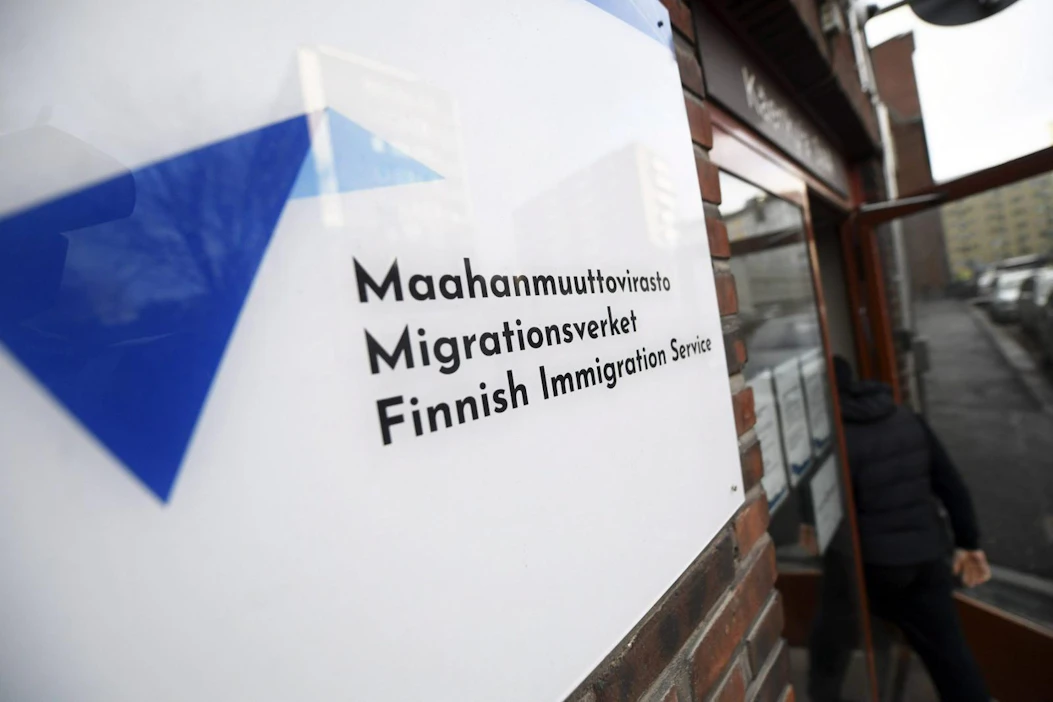Enemmistö Helsingin Sanomien kyselyyn vastanneista hyväksyisi turvapaikkahakemusten vastaanoton tilapäisen lopettamisen, jos siirtolaisia käytettäisiin hybridivaikuttamisen välineenä.
