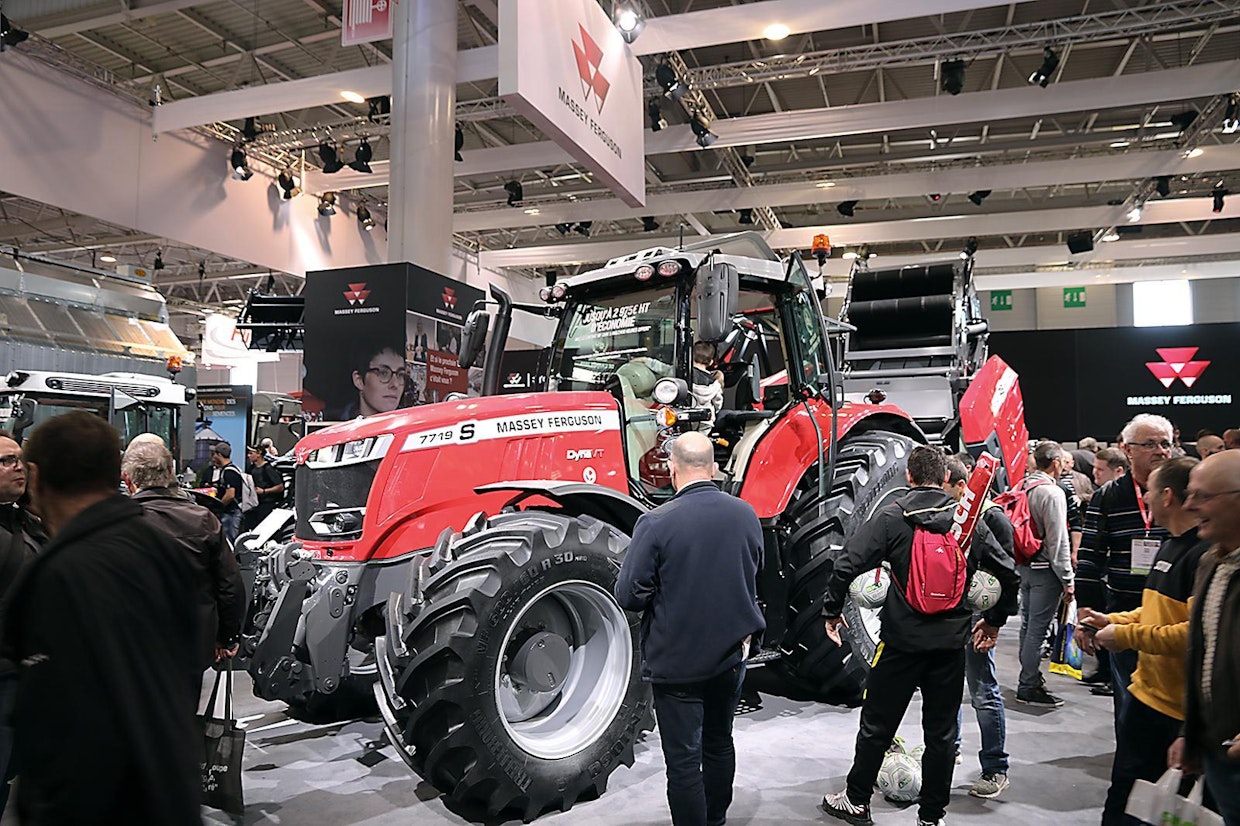Massey Ferguson 7719 S on nimellisteholtaan 190 hv:n tehoinen traktori, jonka suurin sallittu kokonaispaino on 14 t. Kuusisylinterisen ja 6,6-litraisen Agco Power moottorin maksimiteho on 6,6 litraa ja päästöluokka on 5. (UO)