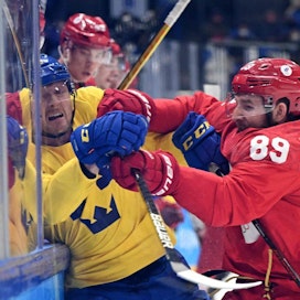 Venäjän olympiakomitean joukkue (ROC) ja Ruotsi kohtaavat olympialaisissa miesten jääkiekon välierässä. LEHTIKUVA/AFP