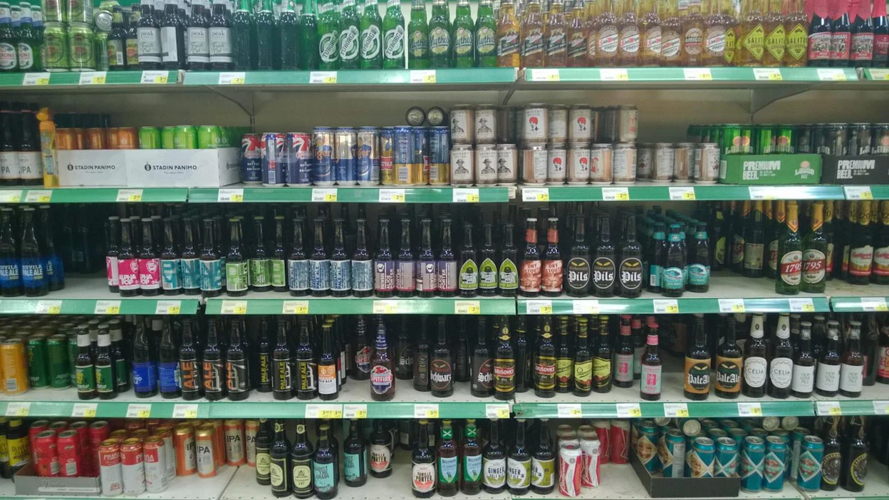 Panimoliiton mielestä alkoholiveroa tulisi laskea, 5,5-prosenttisia juomia päästää vähittäiskauppamyyntiin, pienpanimoille ja ravintoloille sallia ulosmyynti ja alkoholille nettimyynti.