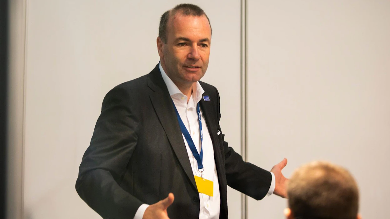 Manfred Weber valittiin EPP:n komissaariehdokkaaksi torstaina. Weber toimii keskustaoikeistolaisen EPP:n europarlamenttiryhmän puheenjohtajana.