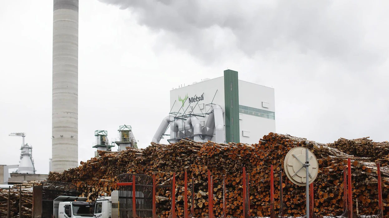 Metsä Groupin elokuussa käynnistynyt biotuotetehdas Äänekoskella lisää puun käyttöä neljä miljoonaa kuutiometriä vuodessa.