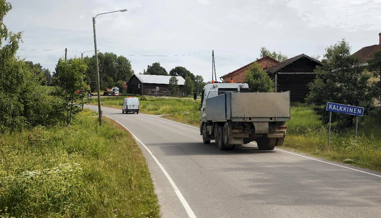 Henkilö- ja pakettiautoliikenne on kasvanut alkuvuonna niin paljon, että se paikkasi raskaan liikenteen reippaan vähentymisen.
