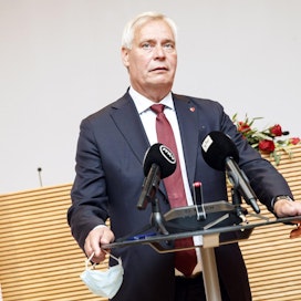 Kokouksen avaa puolueen väistyvä puheenjohtaja Antti Rinne. LEHTIKUVA / RONI REKOMAA