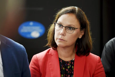 Virolainen kertoi eilen Twitterissä, että kokoomus puoltaa muutosten etenemistä torstaina eduskuntaan.