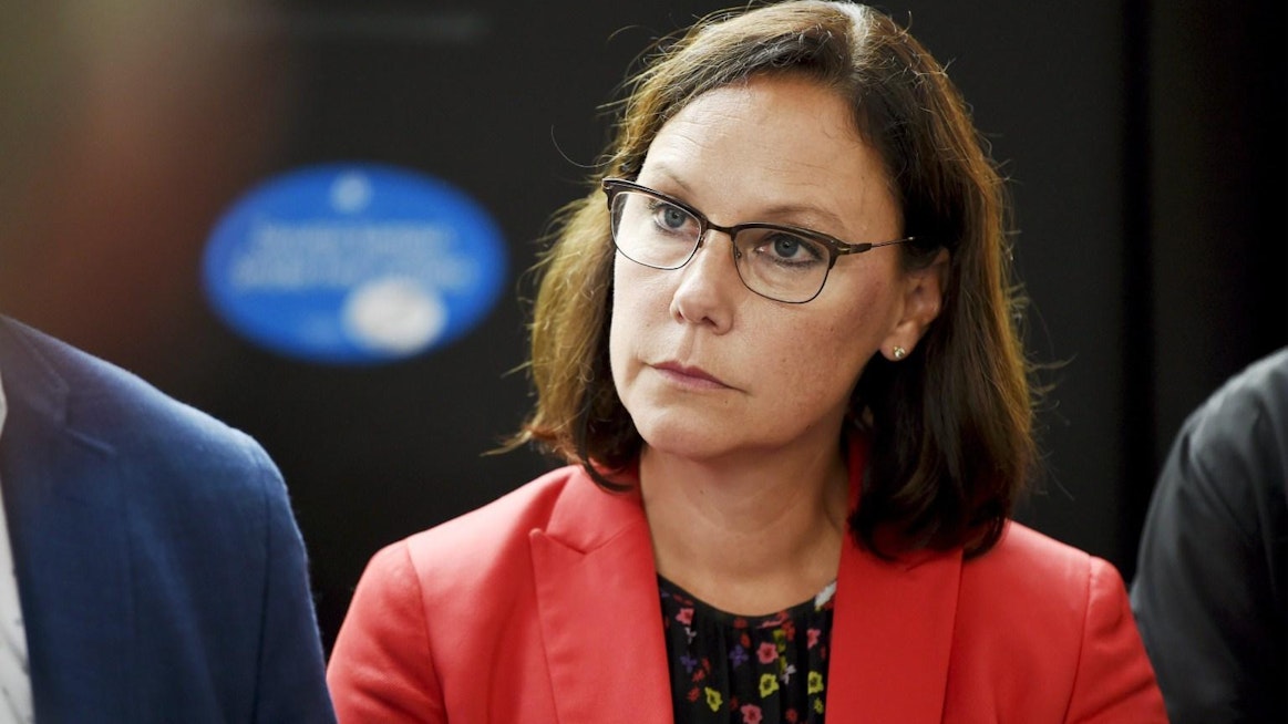 Virolainen kertoi eilen Twitterissä, että kokoomus puoltaa muutosten etenemistä torstaina eduskuntaan.