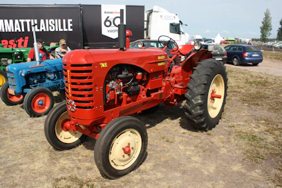 Massey-Harris 745 -traktoria valmistettiin Kilmarnockissa, Skotlannissa vuosina 1954-1958