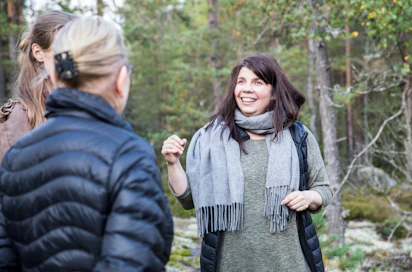Sannin polku green care -yrittäjäksi alkoi oikeastaan jo kauan sitten, kun hän huomasi saavansa metsästä voimaa taiteilijan ja opettajan arkeensa.