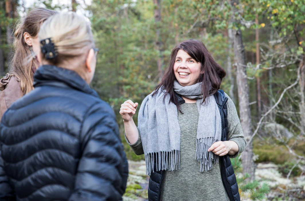 Sannin polku green care -yrittäjäksi alkoi oikeastaan jo kauan sitten, kun hän huomasi saavansa metsästä voimaa taiteilijan ja opettajan arkeensa.