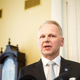 Maa- ja metsätalousministeri Jari Leppä (kesk.) ei yllättynyt kyselystä, jonka mukaan kauppa käyttää asemaansa väärin.