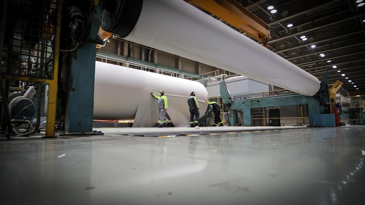 Suomessa sanomalehtipaperia valmistaa enää UPM:n Jämsänkosken tehdas, jonka koneet ovat pysähtyneet Paperiliiton lakon vuoksi. Arkistokuva on UPM:n Kaipolan tehtaalta, missä tuotanto päättyi noin vuosi sitten.