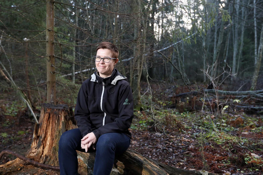 Minnamari Tuovinen kannustaa sukupolvenvaihdosta pohtivia ottamaan omistusasiat reilusti puheeksi jälkipolvien kanssa.