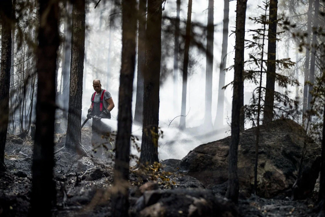 Hälytys metsäpalosta tuli keskiviikkona alkuillasta. Torstaina sammustustyöt olivat täydessä vauhdissa.