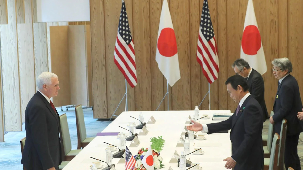 Yhdysvaltain varapresidentin Mike Pencen mukaan yhteistyö Japanin kanssa on Koillis-Aasian rauhan kulmakivi. LEHTIKUVA/AFP