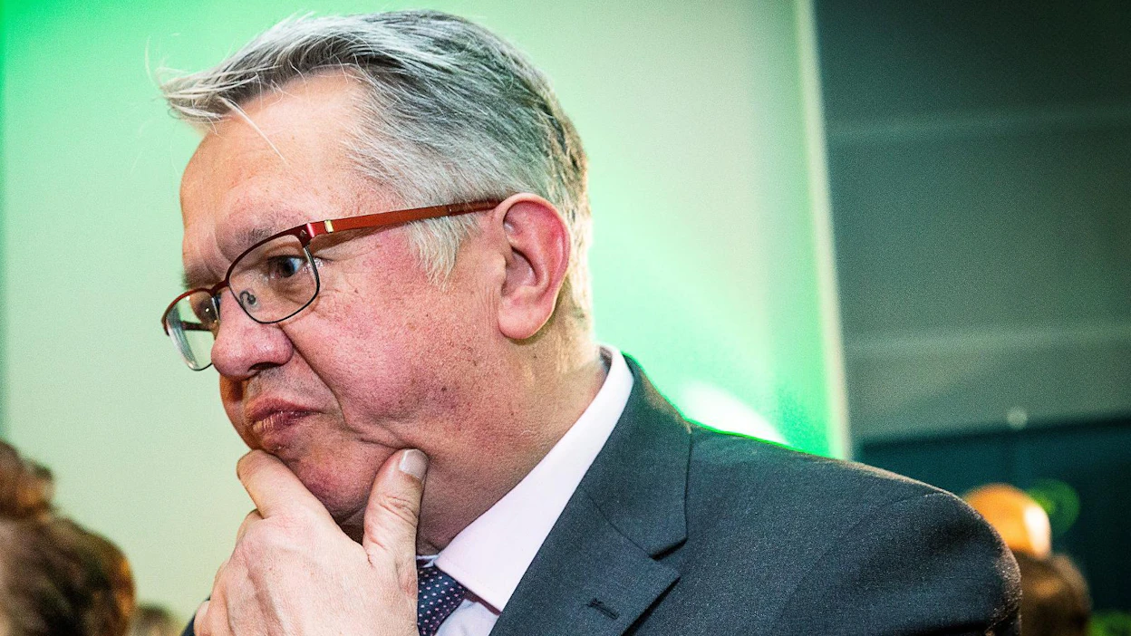 Juha Rehula toteaa, että konkreettisia esityksiä Kuninkuusravien järjestämisen vähentämisestä ei ole kuultu. Tulevaisuustyöryhmän laskennalliset mallit ovat kuitenkin hänen mukaansa eri asia kuin se, millä perusteilla Kunkkarit myönnetään.