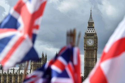 Britannian talouskasvu heikkenee poliittisen myllerryksen ja brexitin takia.