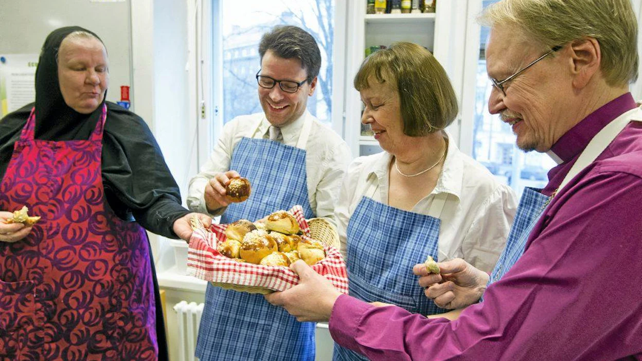Ekopaaston media-avauksessa olivat pullaa leipomassa nunna Elisabet, ympäristöministeri Ville Niinistö, Suomen ympäristökeskuksen pääjohtaja Lea Kauppi ja arkkipiispa Kari Mäkinen.