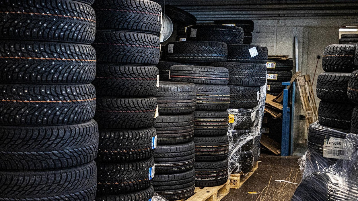 Tavallisesti kuluttaja jättää vanhat renkaat rengasliikkeeseen ostaessaan uudet.