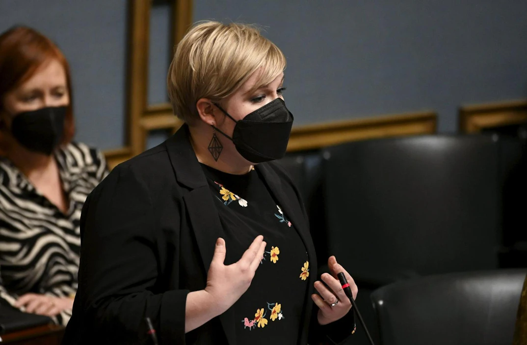Valtiovarainministeri Annika Saarikon mukaan hallitus valmistelee täsmätoimenpideohjelmaa energian hintoihin puuttumiseksi. LEHTIKUVA / VESA MOILANEN