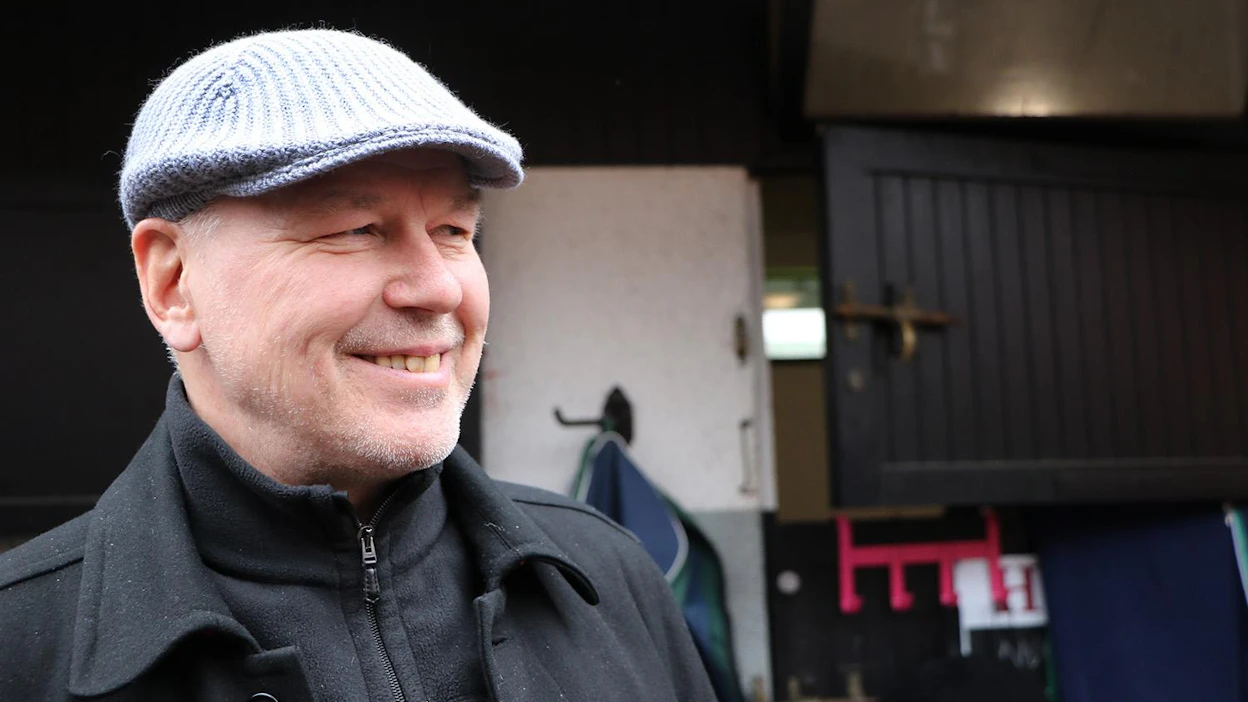 Timo Nurmos kuvattuna Pariisissa. Nyt hän on kotimaan pääkaupunkiseudulla Solvallan radan edustajana sekä alkavan Kansallismuseon näyttelyn yhtenä ”mannekiinina”.