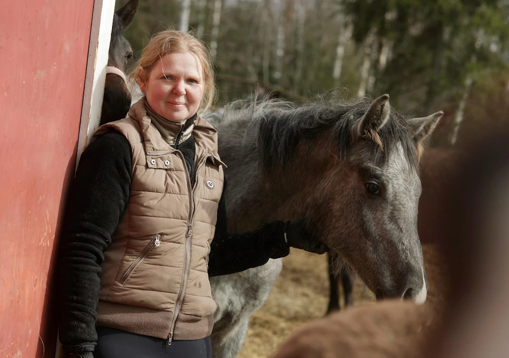Helina Pohjola on kasvattanut yhteensä lähes 50 ponia ja hevosta. Kuvassa FWB-kasvatti Springhill Another Love.