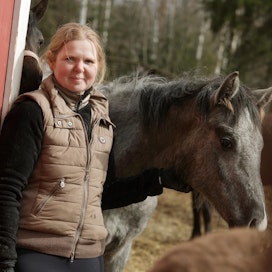Helina Pohjola on kasvattanut yhteensä lähes 50 ponia ja hevosta. Kuvassa FWB-kasvatti Springhill Another Love.