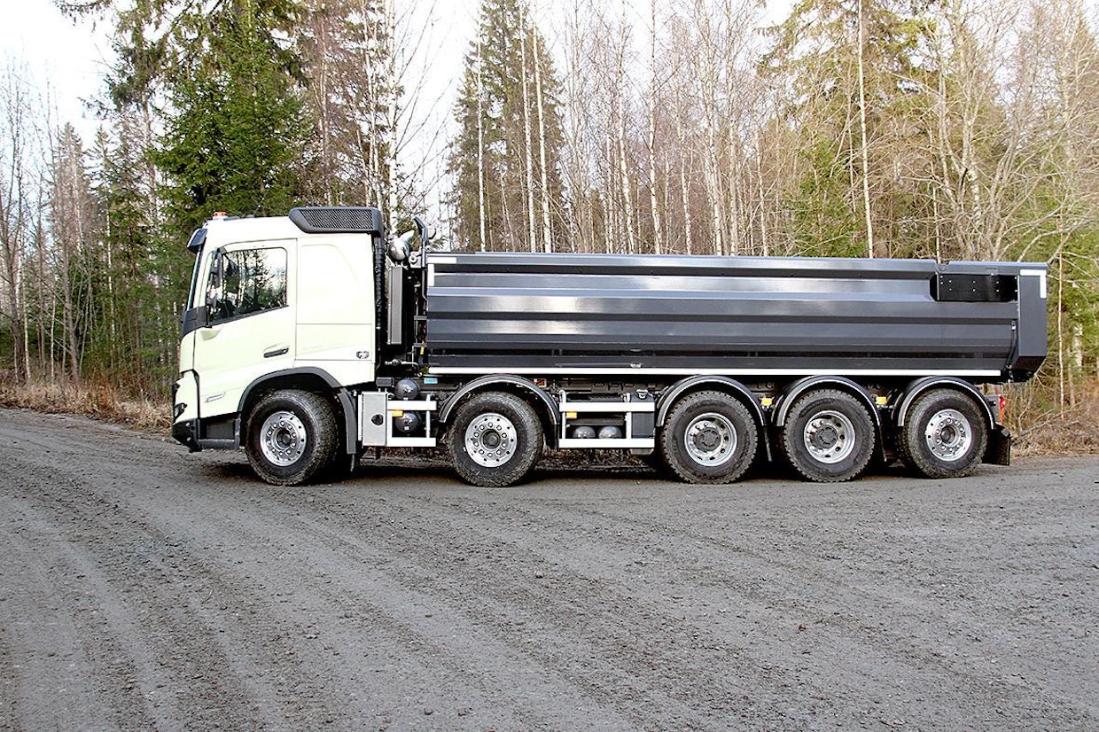 Tapahtumassa esiteltiin uusien Volvo FMX- ja FH16-mallien ominaisuuksien tarkoituksenmukaista hyödyntämistä eri ajotehtävissä (kts. seuraava kuva).