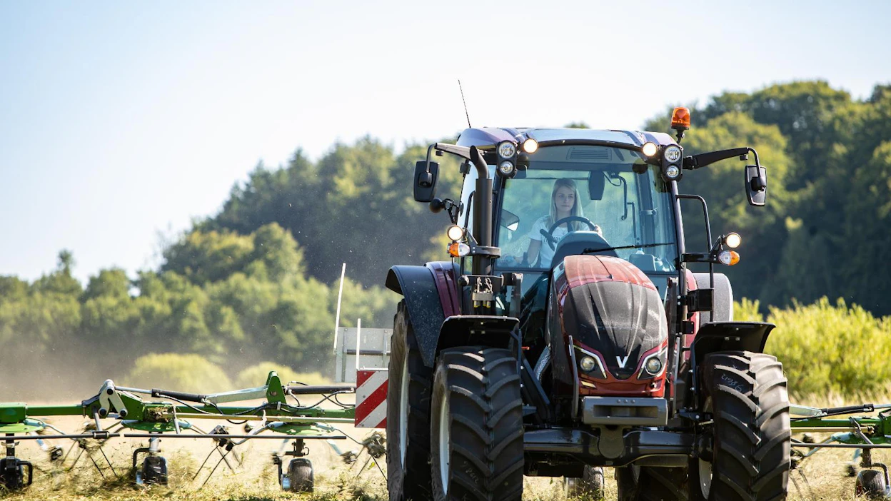 Valtra lisäsi ilman kytkintä käytettävän osapowersift-vaihteiston kahteen A-sarjan traktorimallin.