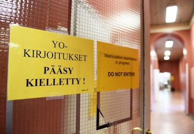 Tänään abiturientit kuuntelevat englantia, venäjää tai espanjaa.